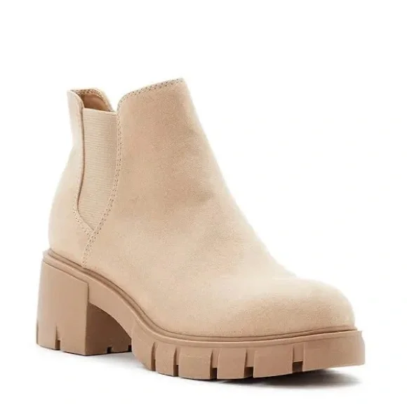 Madden NYC Lug Sole Chelsea Bootie in Sand NWT - Picture 1 of 8